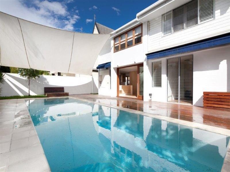 39 Peak Avenue, Main Beach QLD 4217