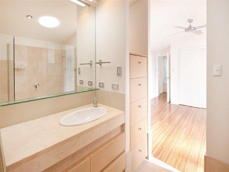 39 Peak Avenue, Main Beach QLD 4217