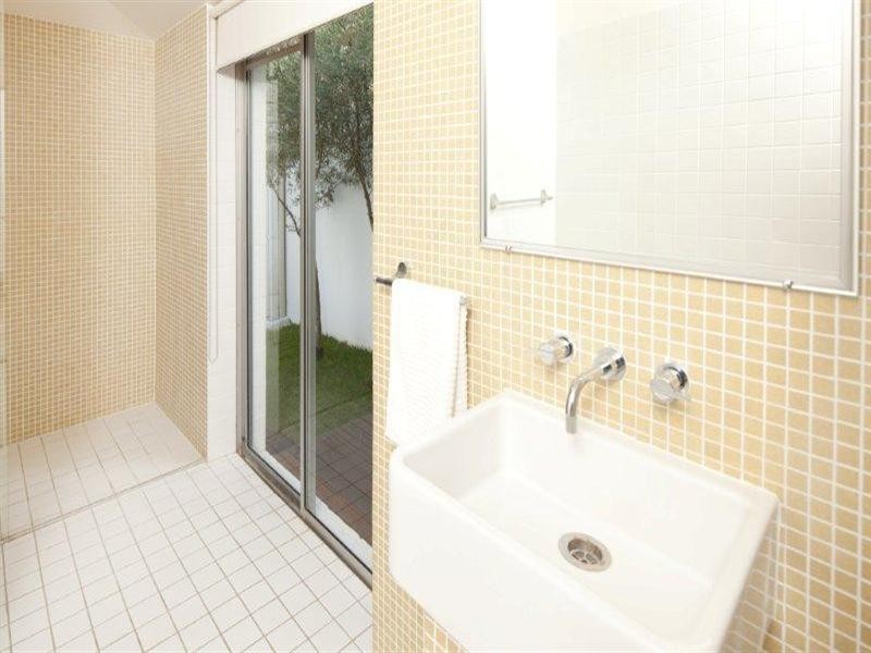 39 Peak Avenue, Main Beach QLD 4217