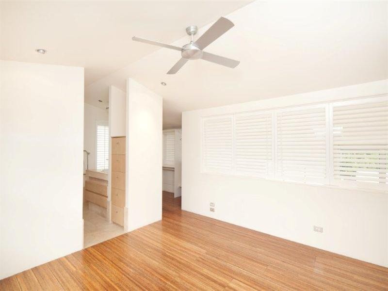 39 Peak Avenue, Main Beach QLD 4217