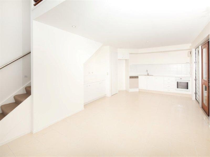 39 Peak Avenue, Main Beach QLD 4217