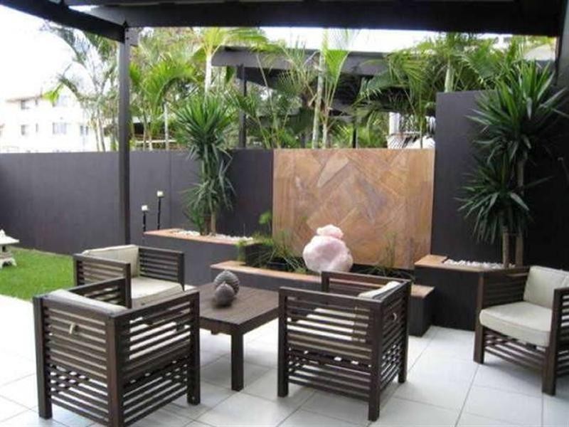 2/11 Darrambal Street, Chevron Island QLD 4217