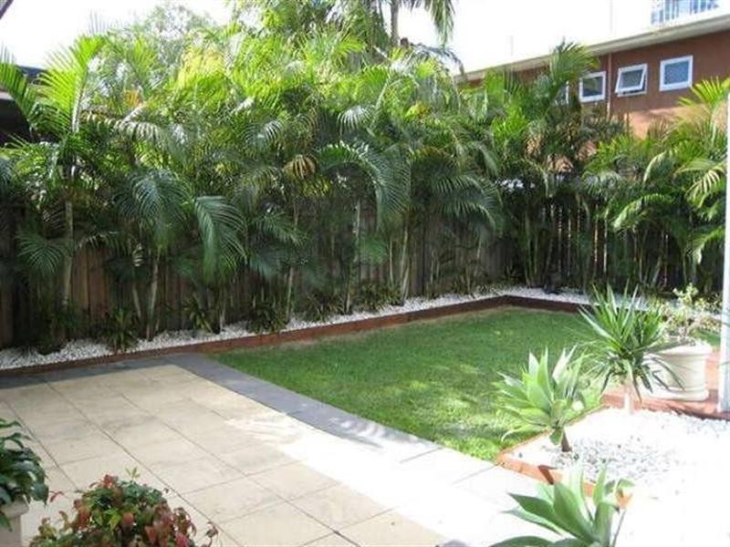 2/11 Darrambal Street, Chevron Island QLD 4217