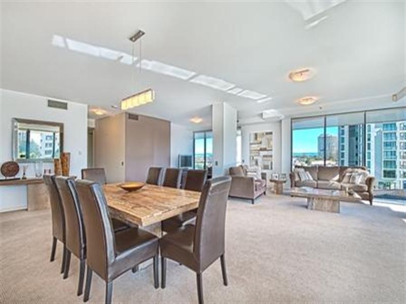 11 Peak Avenue, Main Beach QLD 4217