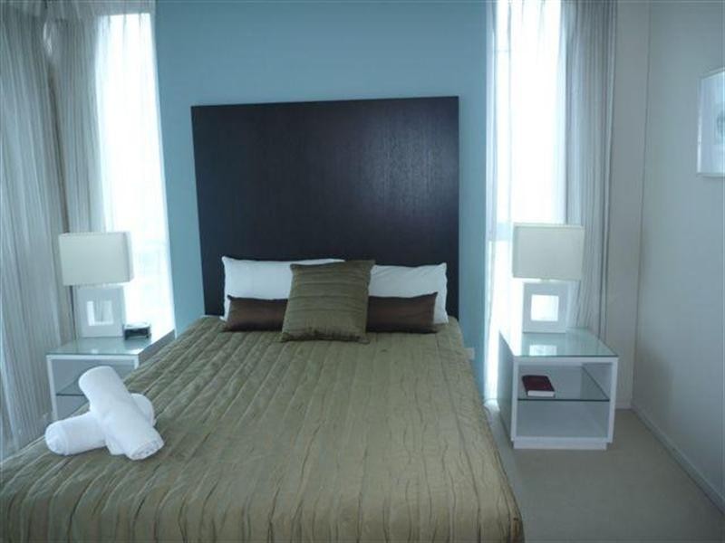 23 Ferny Avenue, Surfers Paradise QLD 4217