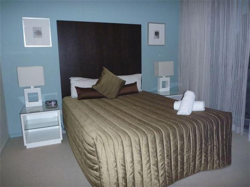 23 Ferny Avenue, Surfers Paradise QLD 4217