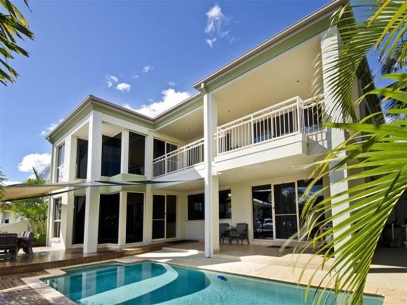 27 King Charles Drive, Sovereign Islands QLD 4216