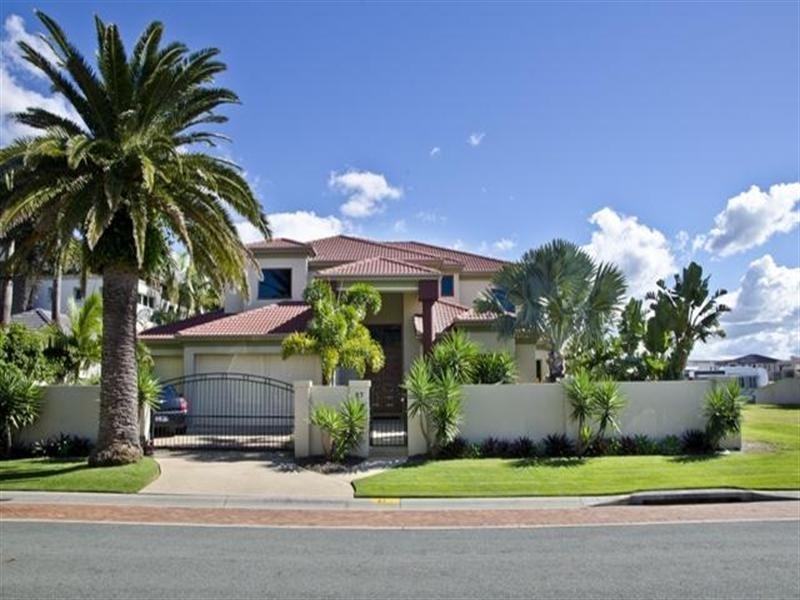 27 King Charles Drive, Sovereign Islands QLD 4216