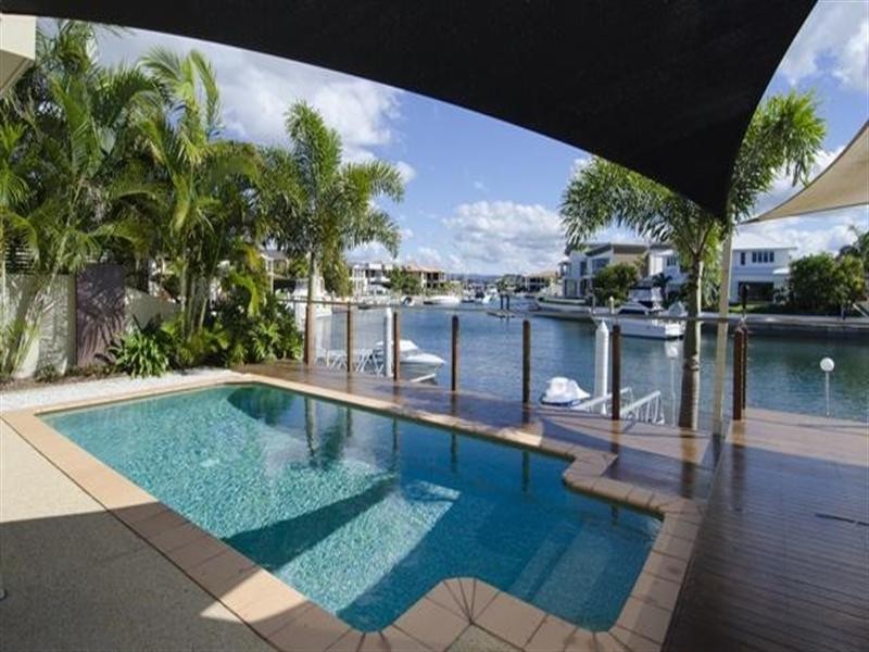 27 King Charles Drive, Sovereign Islands QLD 4216