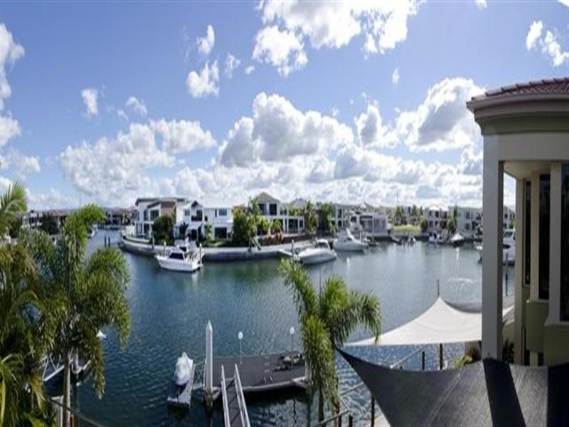 27 King Charles Drive, Sovereign Islands QLD 4216