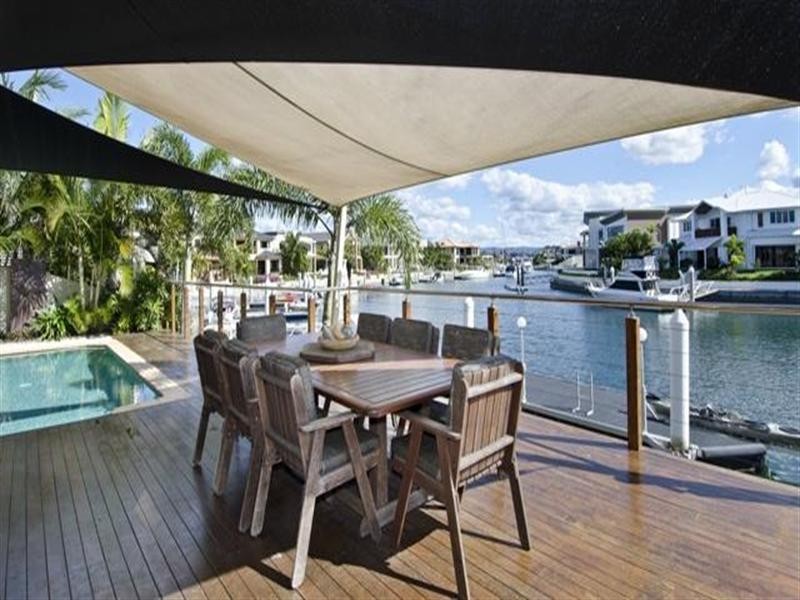 27 King Charles Drive, Sovereign Islands QLD 4216