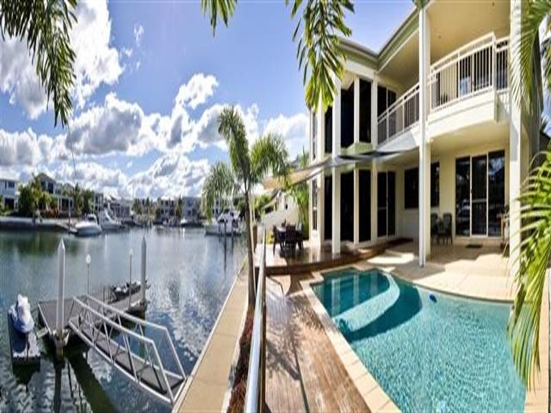 27 King Charles Drive, Sovereign Islands QLD 4216