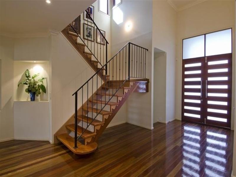 27 King Charles Drive, Sovereign Islands QLD 4216