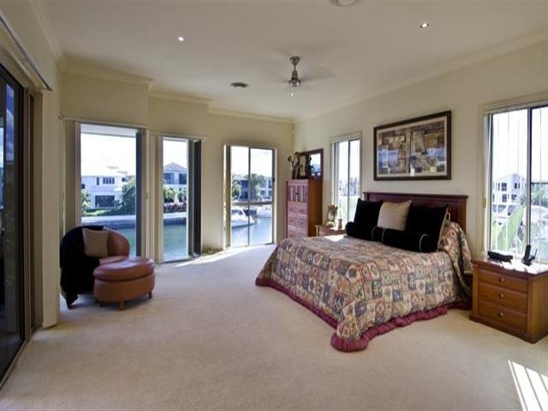 27 King Charles Drive, Sovereign Islands QLD 4216