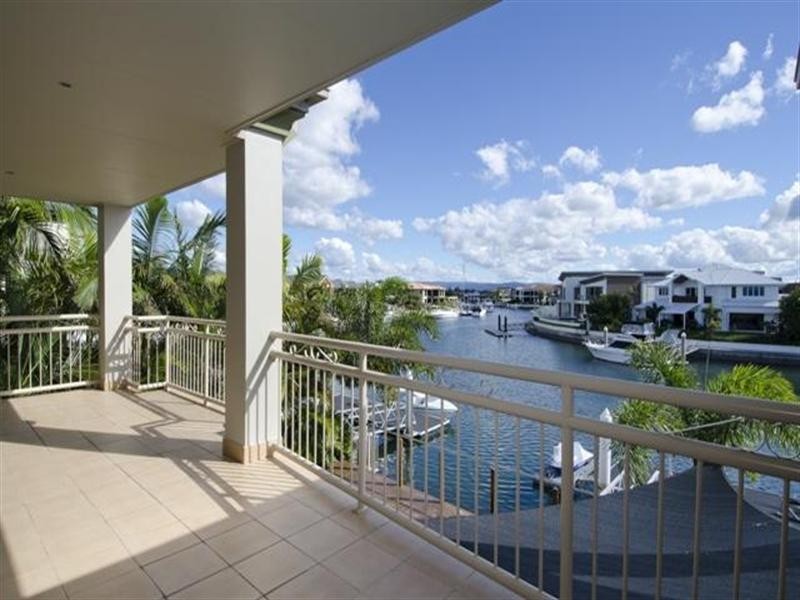 27 King Charles Drive, Sovereign Islands QLD 4216