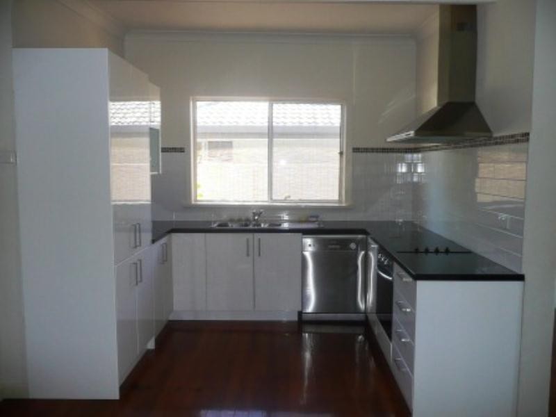 26 Tallara Street, Coombabah QLD 4216