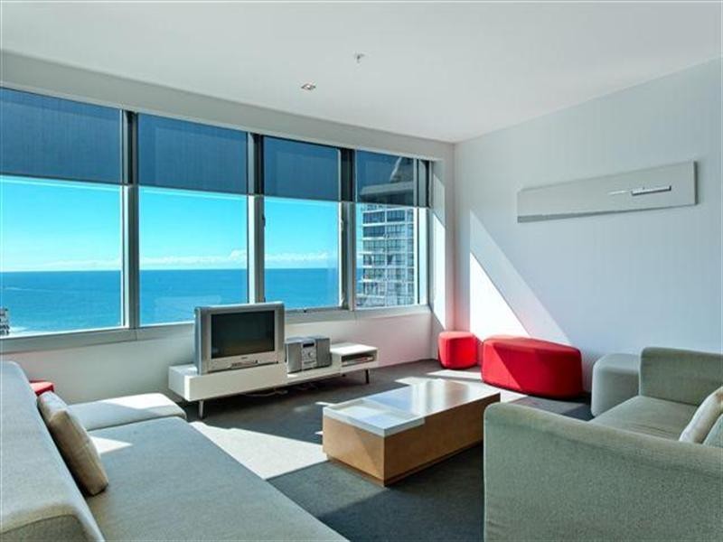 9 Hamilton Avenue, Surfers Paradise QLD 4217