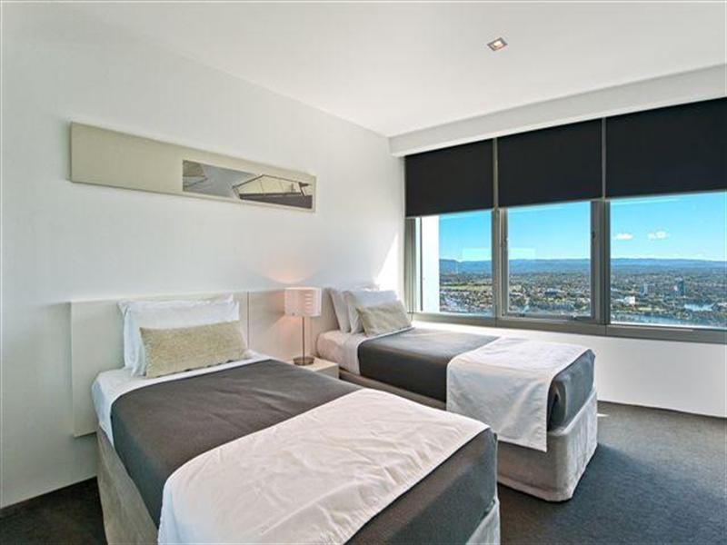 9 Hamilton Avenue, Surfers Paradise QLD 4217