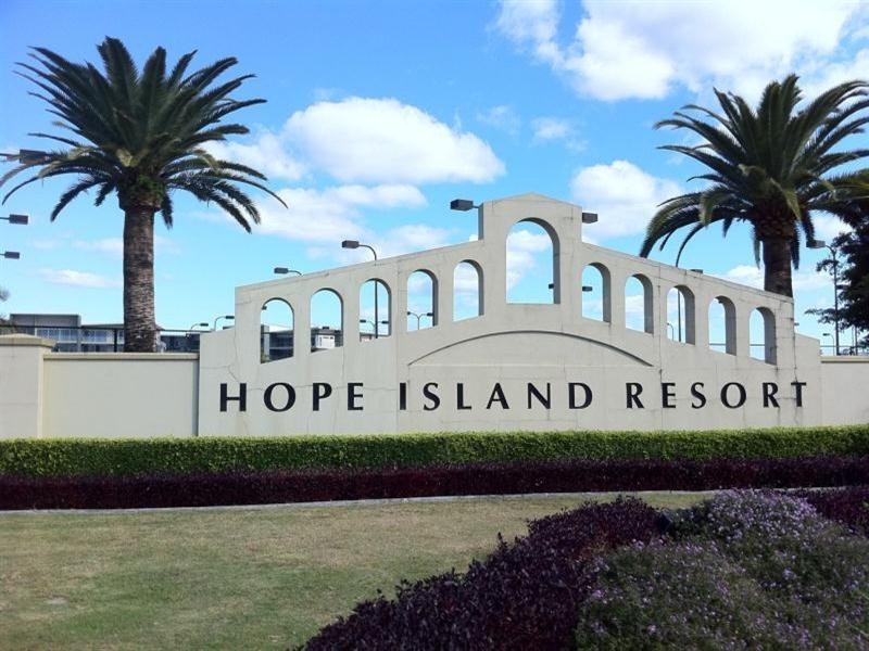 9121 Peter Senior Drive, Hope Island QLD 4212