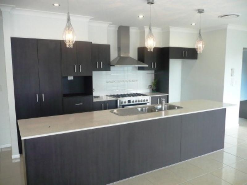 9121 Peter Senior Drive, Hope Island QLD 4212