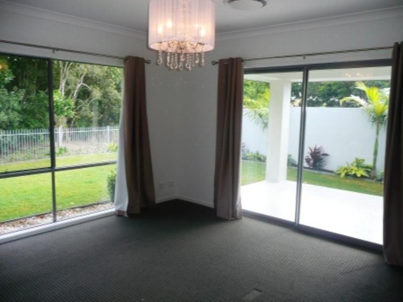 9121 Peter Senior Drive, Hope Island QLD 4212
