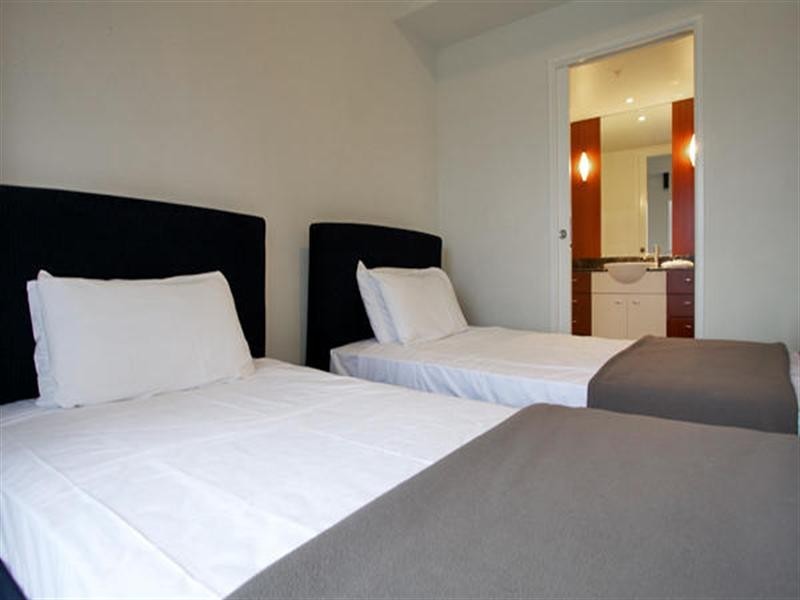 23 Ferny Avenue, Surfers Paradise QLD 4217