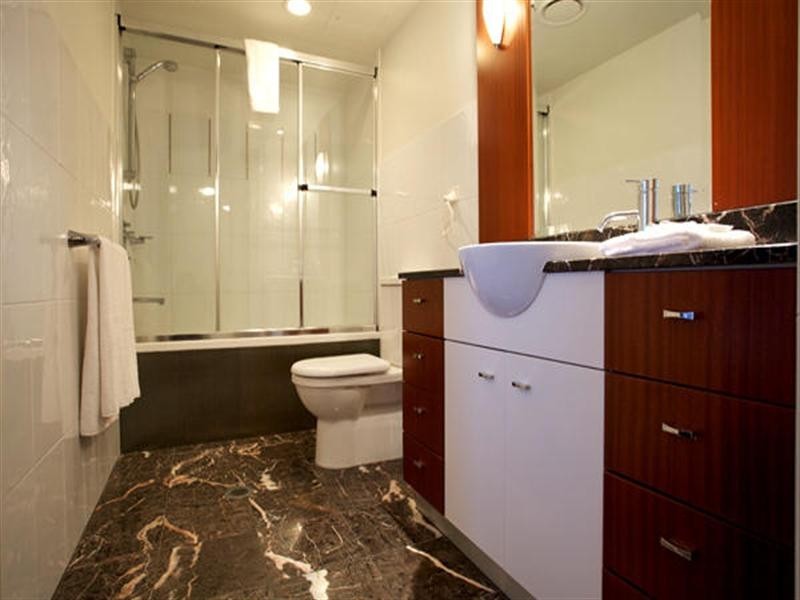 23 Ferny Avenue, Surfers Paradise QLD 4217