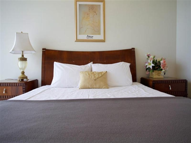 23 Ferny Avenue, Surfers Paradise QLD 4217