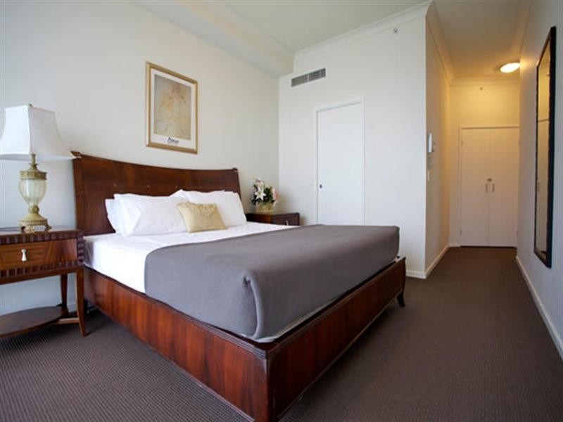 23 Ferny Avenue, Surfers Paradise QLD 4217