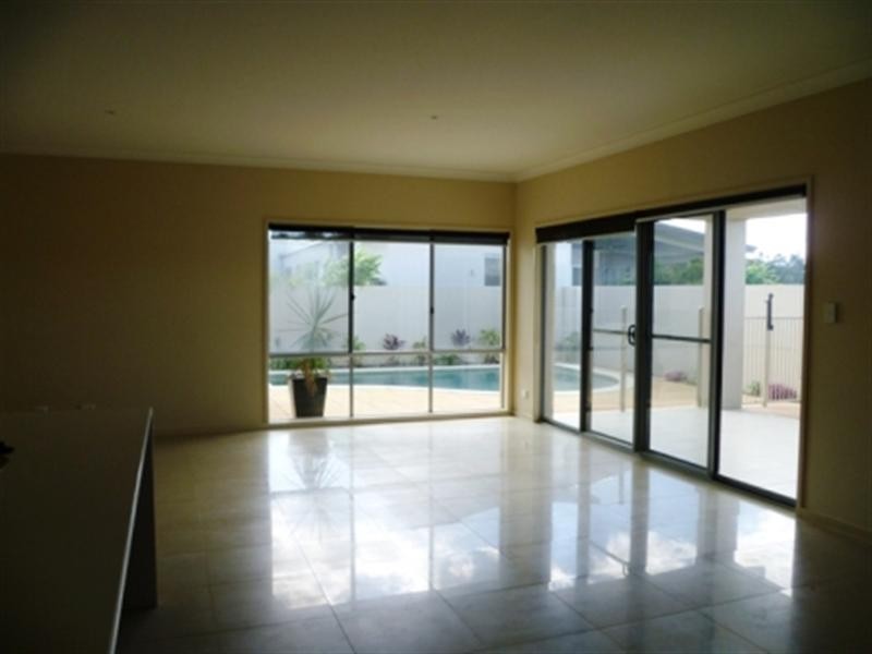 10 Iridium Drive, Hope Island QLD 4212