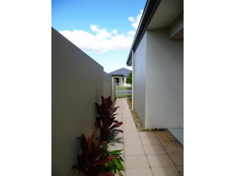 10 Iridium Drive, Hope Island QLD 4212