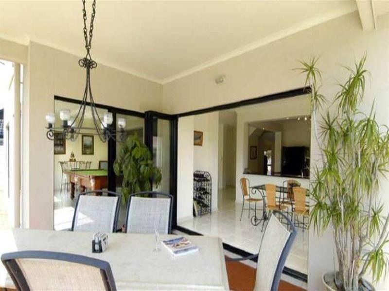 48 Edinburgh Road, Benowa QLD 4217