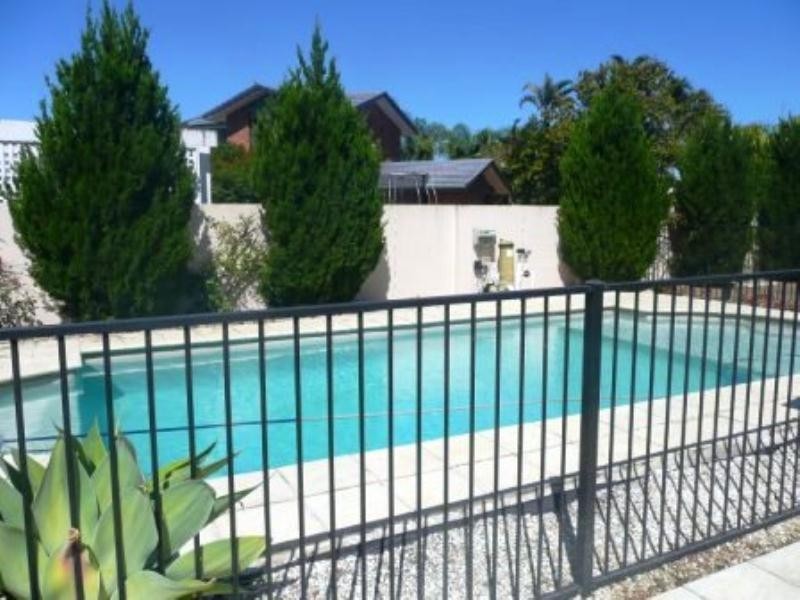 48 Edinburgh Road, Benowa QLD 4217