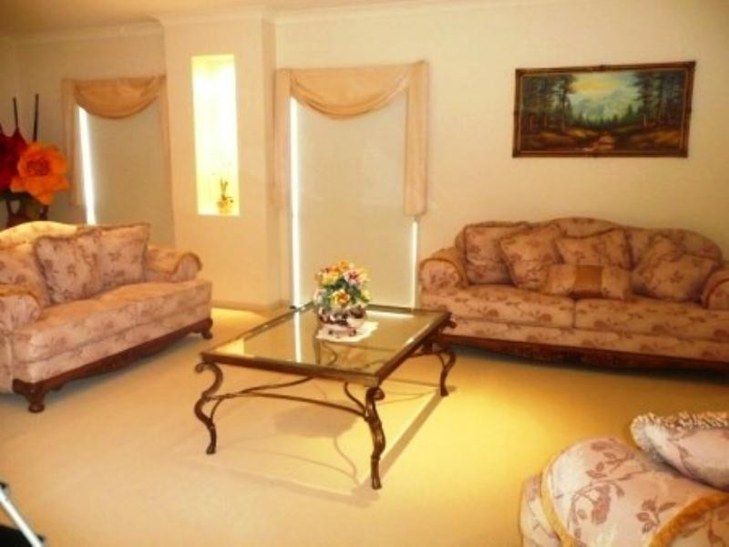 48 Edinburgh Road, Benowa QLD 4217