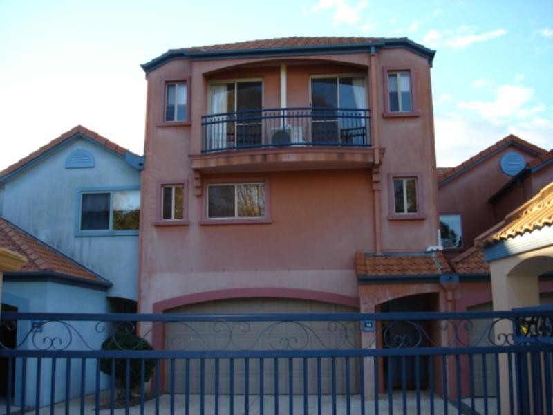 73 John Lund Drive, Hope Island QLD 4212