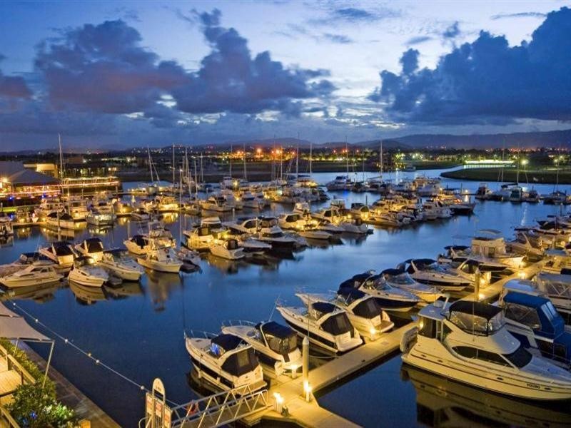 1766 Rialto Quay, Hope Island QLD 4212