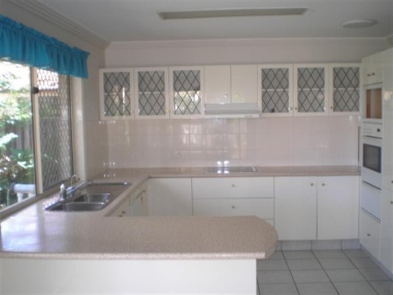 4 Westlake Court, Helensvale QLD 4212