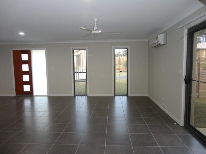 2/3 Elise Avenue, Coomera QLD 4209