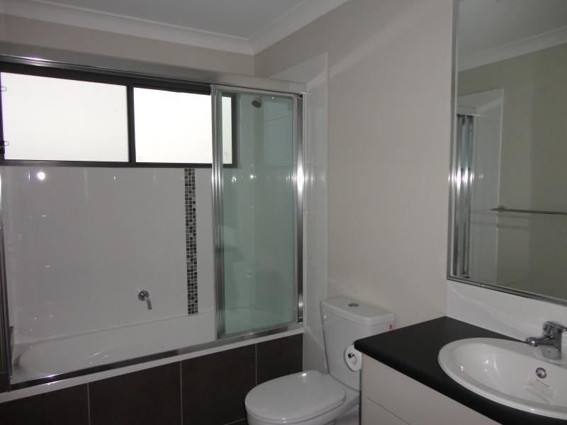 2/3 Elise Avenue, Coomera QLD 4209