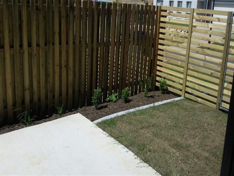 2/3 Elise Avenue, Coomera QLD 4209