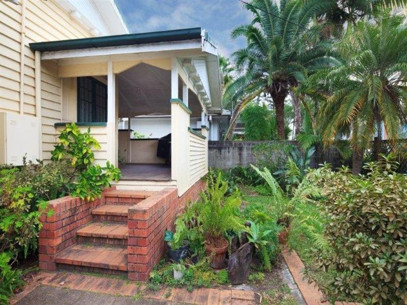 42 Hughes Avenue, 36 Peak Avenue, 38 Peak Avenue, Main Beach QLD 4217