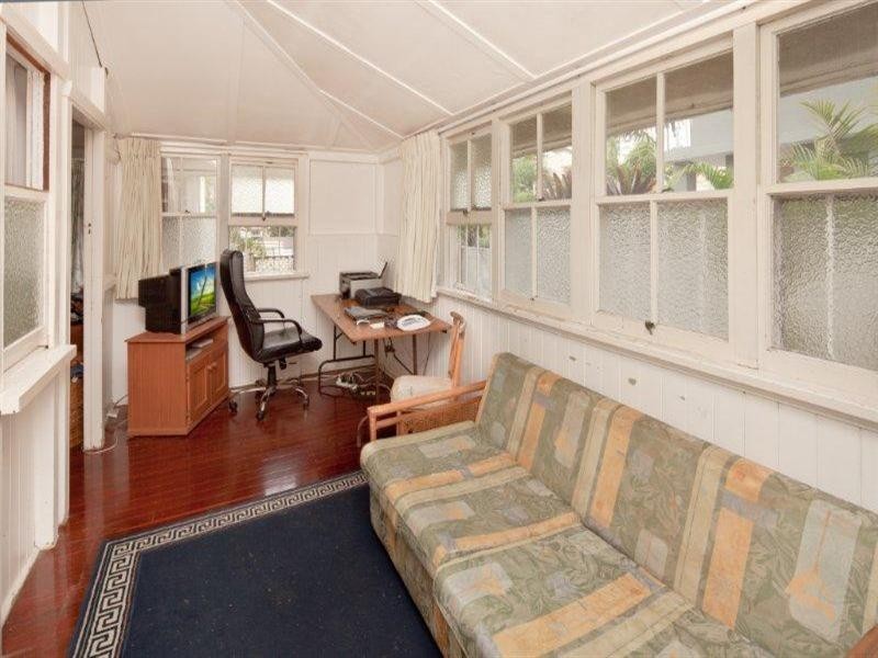 42 Hughes Avenue, 36 Peak Avenue, 38 Peak Avenue, Main Beach QLD 4217