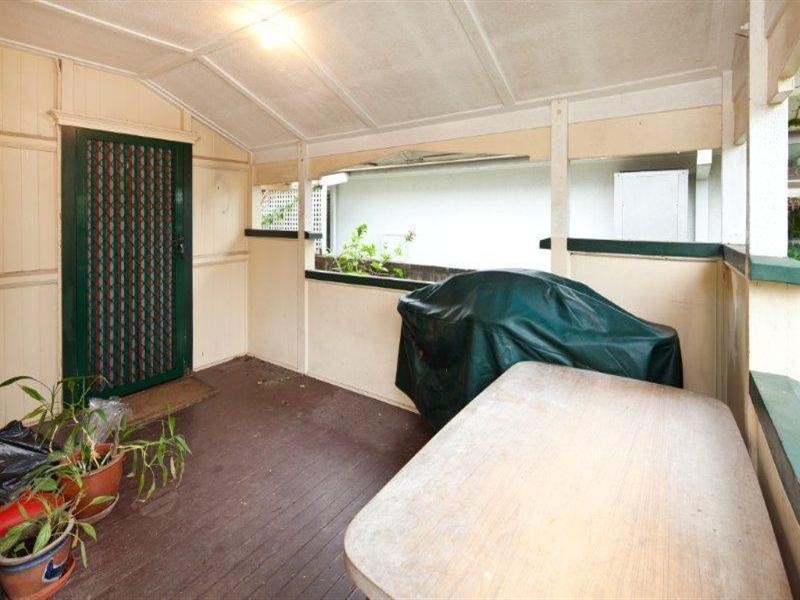 42 Hughes Avenue, 36 Peak Avenue, 38 Peak Avenue, Main Beach QLD 4217