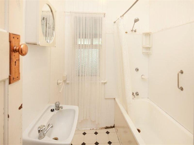 42 Hughes Avenue, 36 Peak Avenue, 38 Peak Avenue, Main Beach QLD 4217