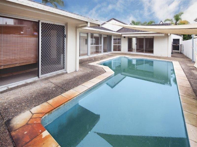 42 Hughes Avenue, 36 Peak Avenue, 38 Peak Avenue, Main Beach QLD 4217