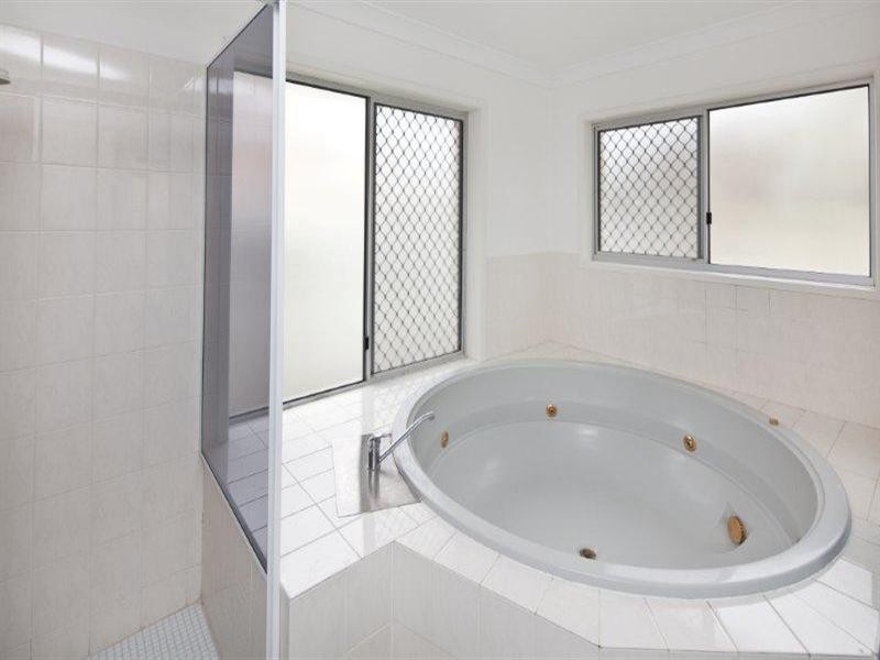 42 Hughes Avenue, 36 Peak Avenue, 38 Peak Avenue, Main Beach QLD 4217