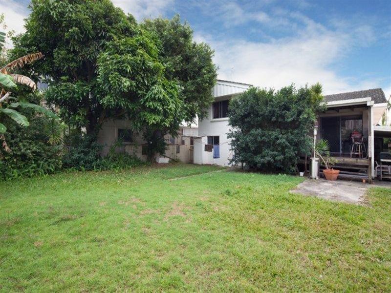 42 Hughes Avenue, 36 Peak Avenue, 38 Peak Avenue, Main Beach QLD 4217