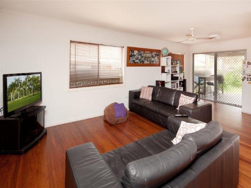 42 Hughes Avenue, 36 Peak Avenue, 38 Peak Avenue, Main Beach QLD 4217