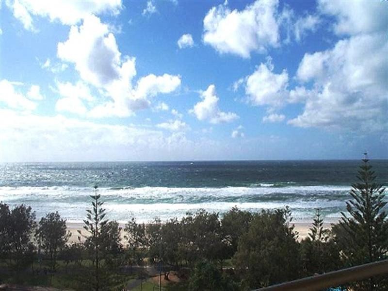 4-3 Pacific Street, Main Beach QLD 4217