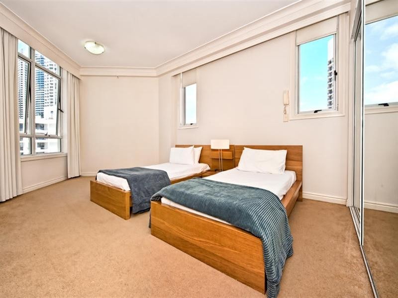 7 Elkhorn Avenue, Surfers Paradise QLD 4217